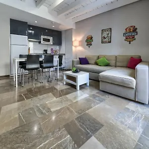 apartamento-en-casco-historico-con-terraza-comunitaria.es-andalucia.com/
