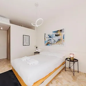 Apartment Luminoso In Porta Venezia, Milan