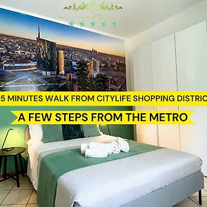 Apartment Elegant Citylife Apartment- Metro Access - Double, Milan